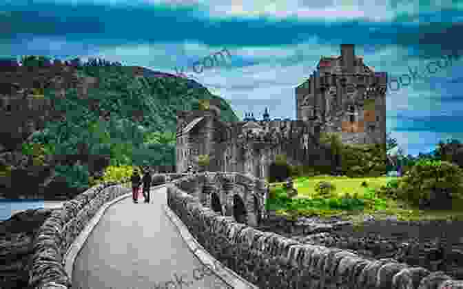 A Group Of People Exploring A Castle In Scotland Scotland Picture Book: World Tour